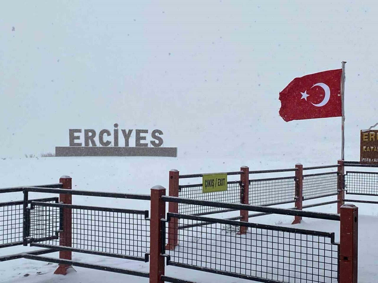 Türkiye’nin önemli kış sporları merkezinden biri olan Erciyes Dağı’nda kar