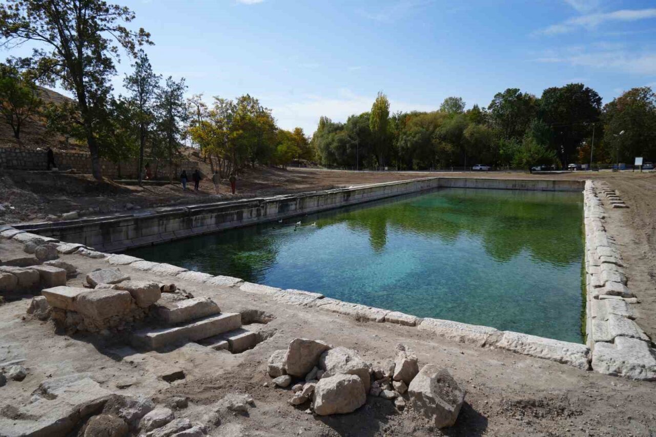 Niğde’nin Bor ilçesine bağlı Bahçeli beldesindeki Tyana Antik Kenti’nde hala