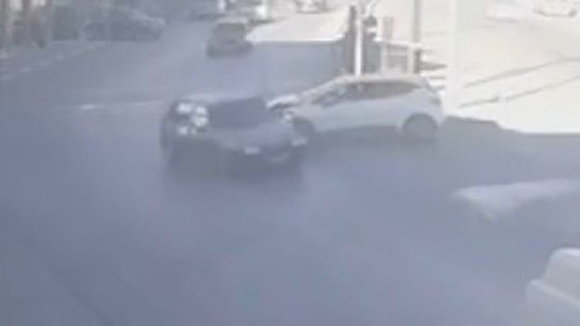 Karaman’da iki otomobilin kavşakta çarpışması sonucu meydana gelen kazada 1