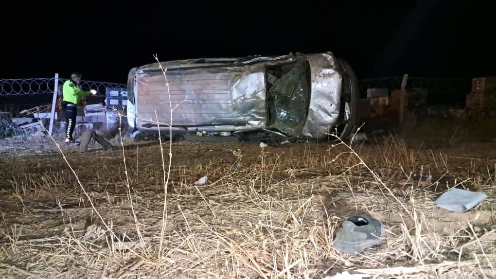 Karaman’da panelvan aracın trafik levhasına çarparak takla atması sonucu 5’i