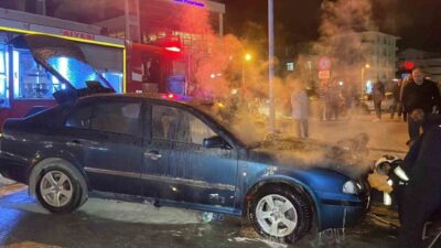 Karaman’da seyir halindeki otomobilin motor kısmında çıkan yangın söndürüldü. Araçta
