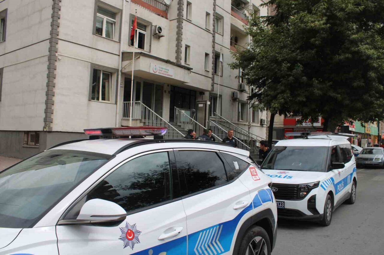 Kayseri’nin Melikgazi ilçesinde aile sağlığı merkezinde hastalar arasında çıkan sıra