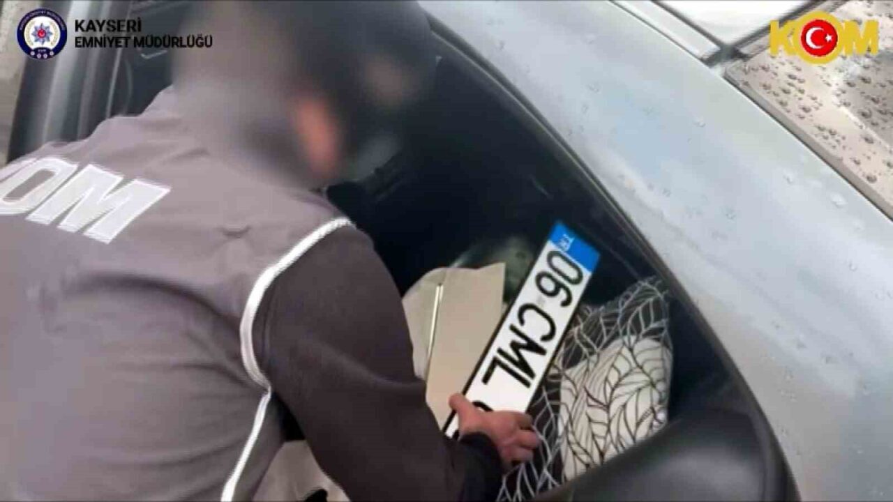 Kayseri’de APP olarak tabir edilen farklı tasarıma sahip plakalar basan