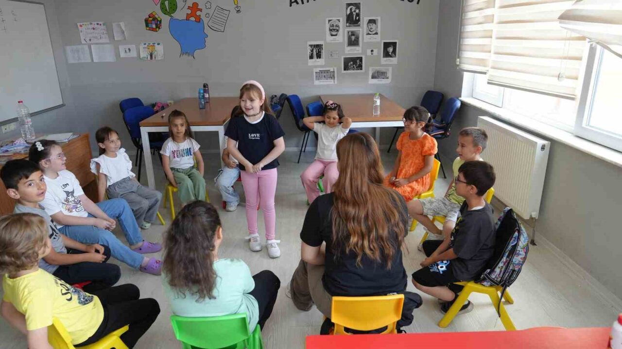 Ankara'nın Keçiören Belediyesi bünyesinde hizmet veren Kültür Elçileri Çocuk Sanat