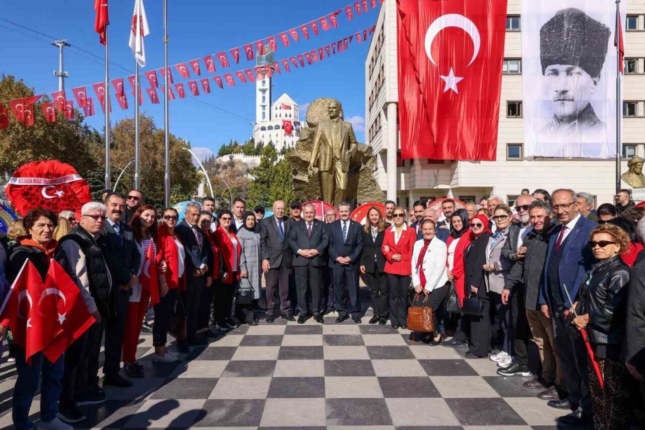 Ankara'nın Keçiören Belediyesi’nce Cumhuriyet’in 102. yılına özel kutlama programı düzenlendi.