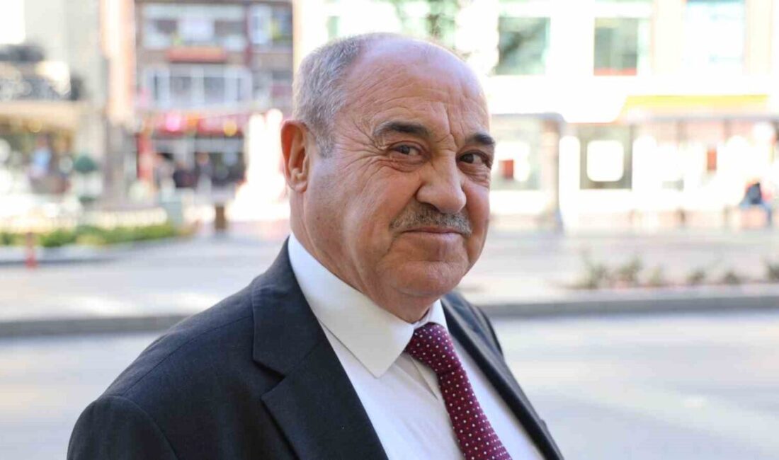 Kırşehir’de 43 yıllık eğitimci Mehmet Berber, öğrenci ve meslektaşlarının alkışları