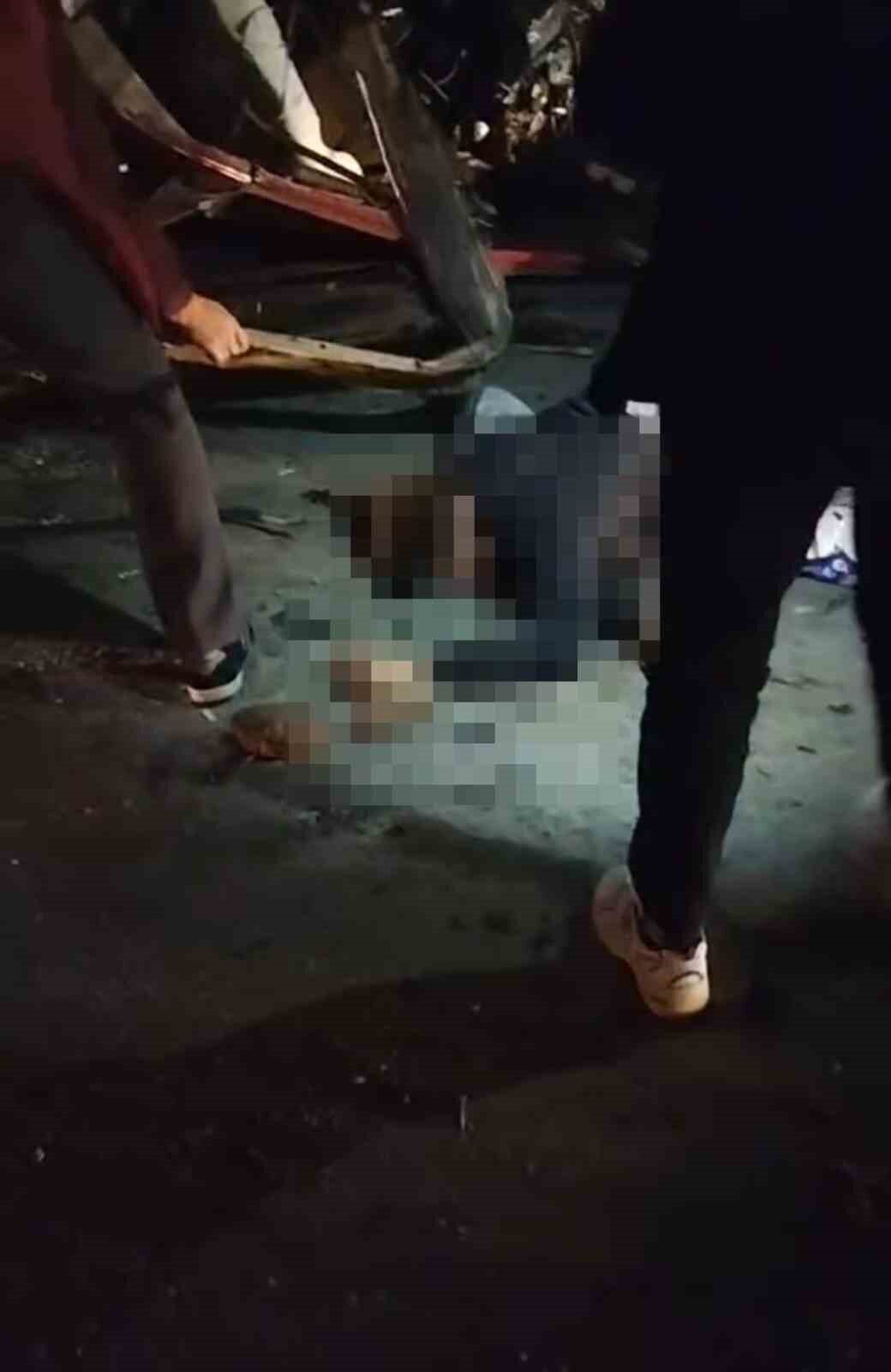 Ankara Yenikent'te kontrolden çıkarak bariyere çarpan otomobilin sürücüsü ağır yaralandı.