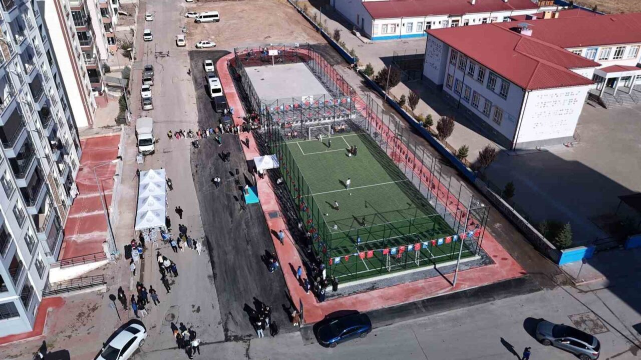 Sivas’ta boğazları kesilerek öldürülen ve ölümleri Türkiye’yi yasa boğan Melisa