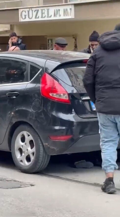 Eskişehir’de otomobilin altında kalan 8 yaşındaki çocuk yaralandı. Vatandaşların el