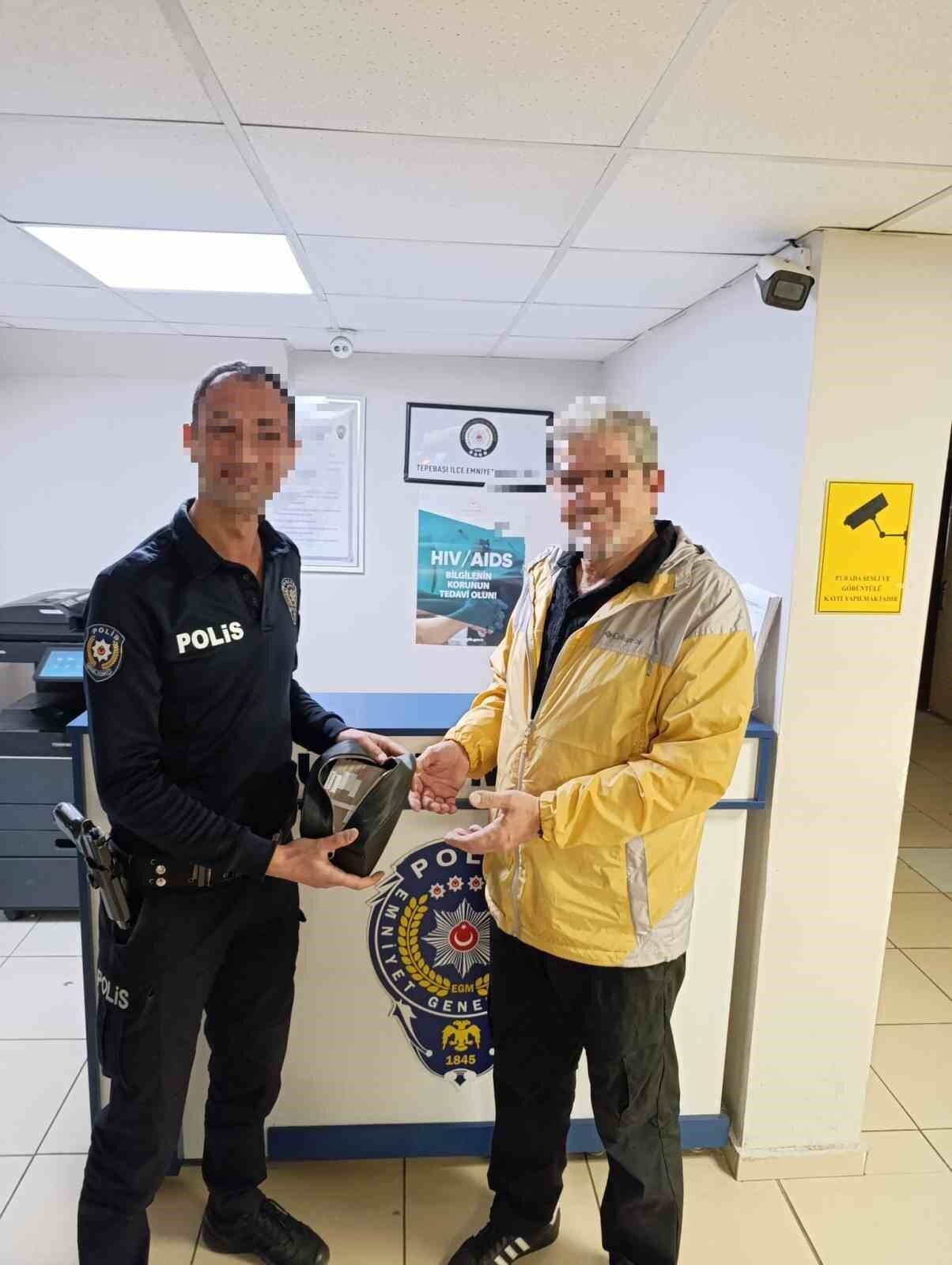 Eskişehir’de bir alışveriş merkezinden bulunan ve karakola teslim edilen 200