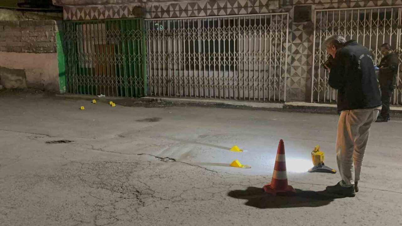 Kayseri’nin Kocasinan ilçesinde kimliği belirsiz şahısların pompalı tüfekle açtığı ateş