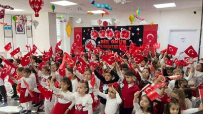 Ankara Pursaklar Belediyesi’ne bağlı Nezaket Okullarında, 29 Ekim Cumhuriyet Bayramı