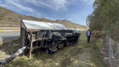 Eskişehir’de kontak anahtarının yerinden çıkması sonucunda direksiyonu kitlenen ve yoldan
