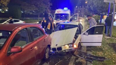 Sivas’ta 5 aracın karıştığı zircirleme kazada 1 kişi yaralandı.