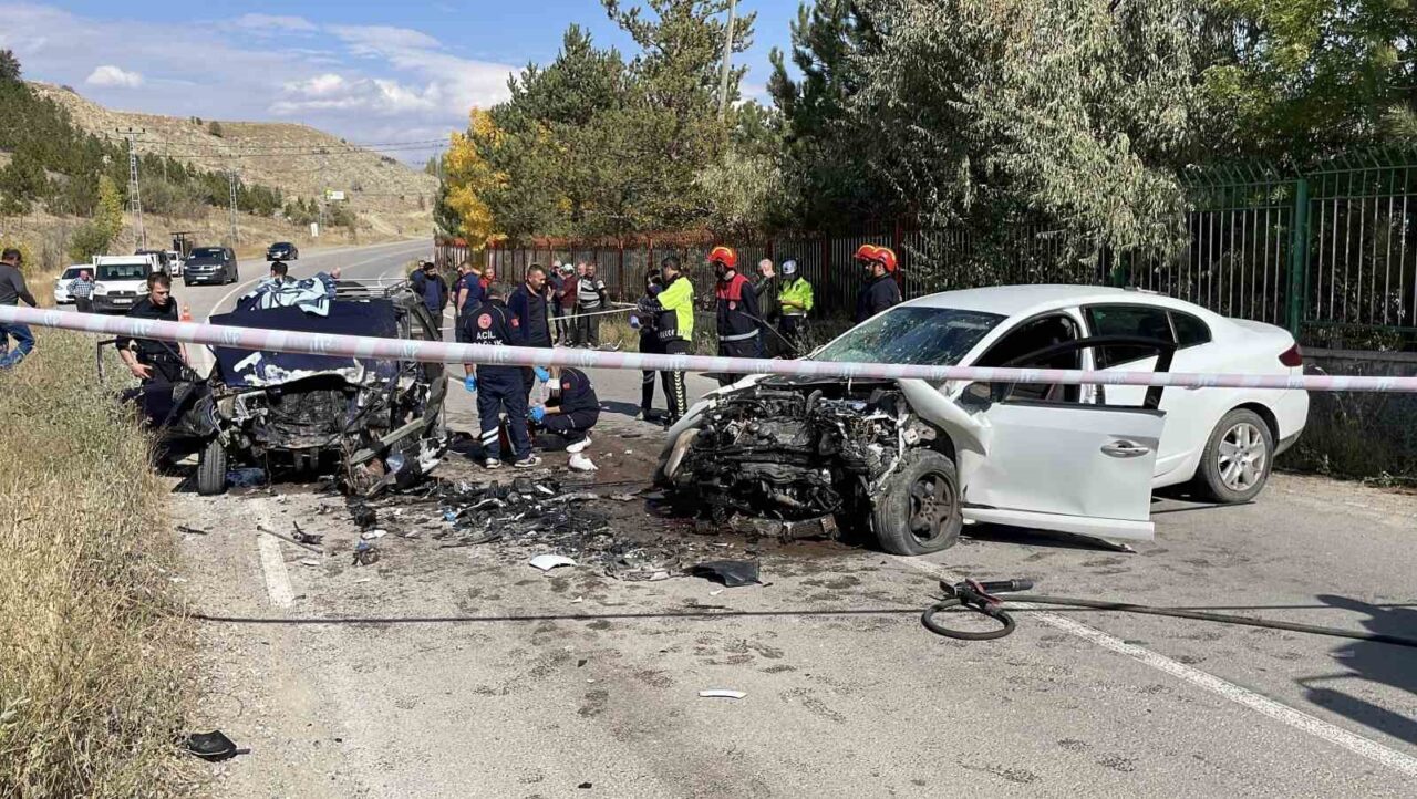 Sivas’ta iki otomobilin çarpışması sonucu meydana gelen kazada 1 kişi
