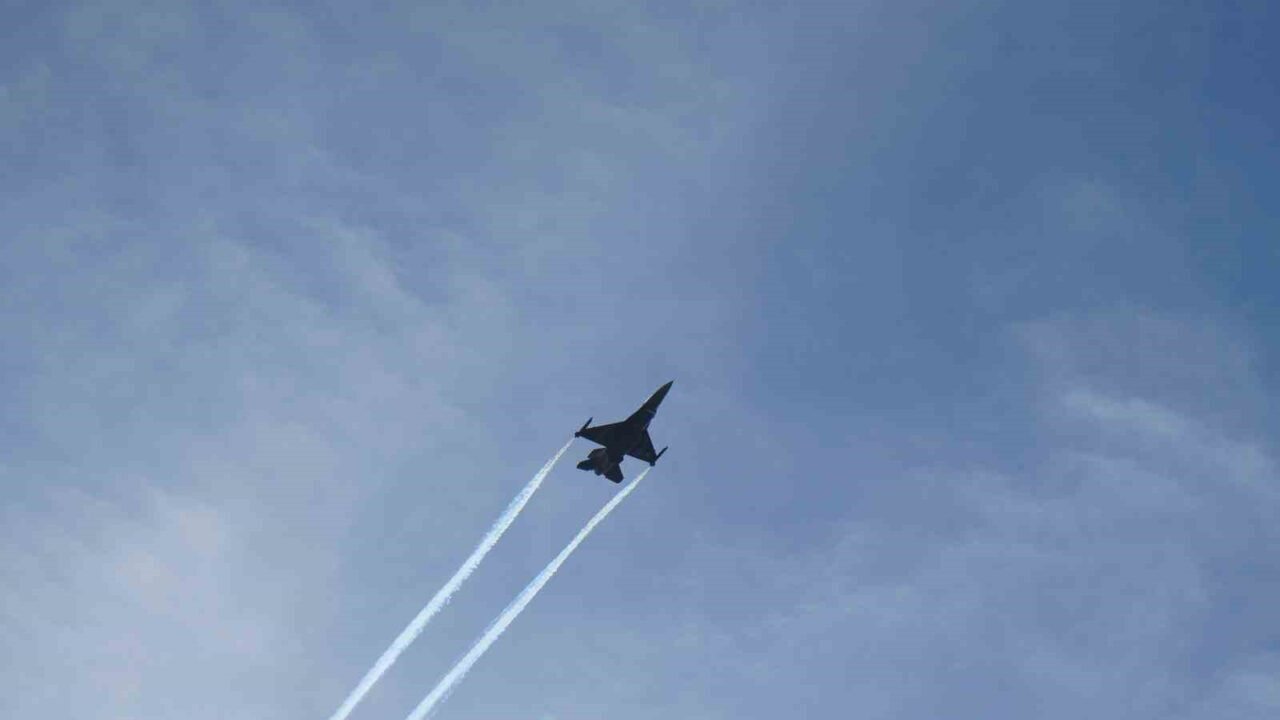 Türk Hava Kuvvetleri’ne bağlı akrobasi timi SOLOTÜRK, Anıtkabir semalarında çevre