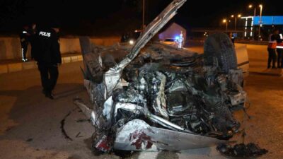 Kırıkkale’de sürücüsünün direksiyon hakimiyetini kaybetmesi sonucu kontrolden çıkan otomobilin orta