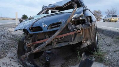 Kırıkkale’de sürücüsünün direksiyon hakimiyetini kaybettiği otomobilin takla attığı kazada aynı