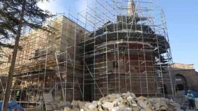 Niğde Valisi Cahit Çelik; Belediye Başkanı Emrah Özdemir ve beraberindeki