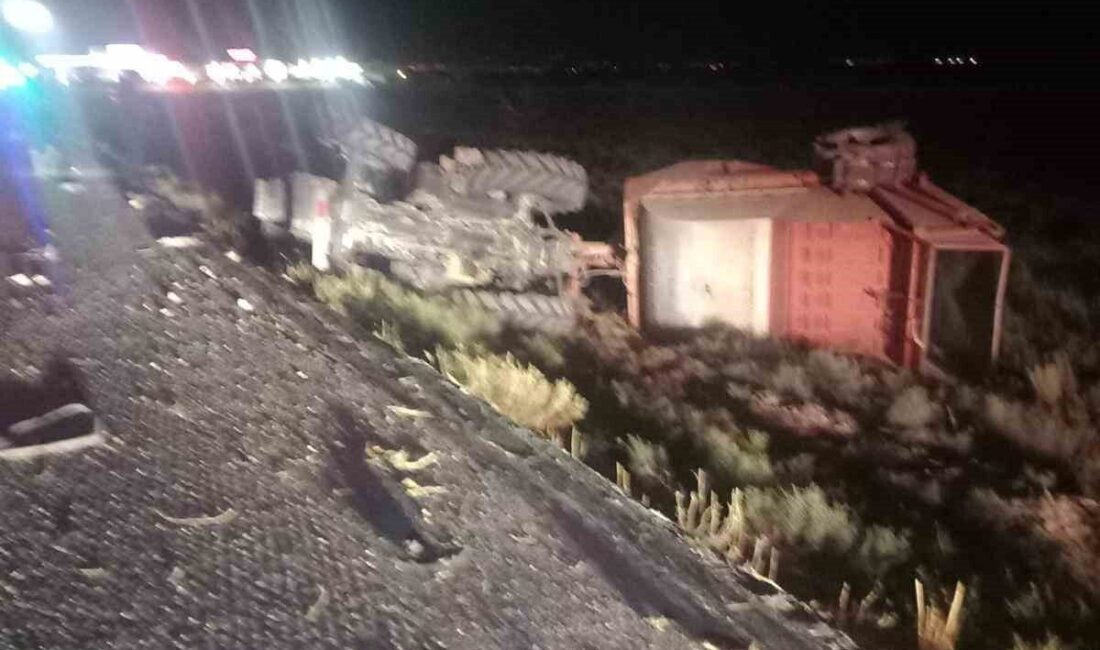 Konya’nın Karapınar ilçesinde seyir halindeki tırın traktöre bağlı tarım makinesine