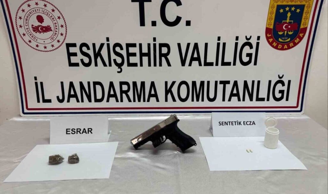 Eskişehir’de jandarma ekiplerince bir şahısın üzerinden ve ikametinde yapılan aramalarda