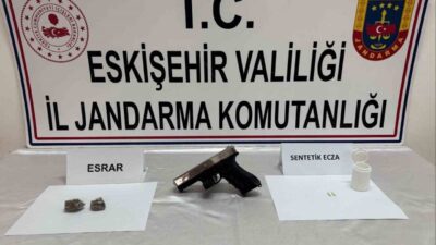 Eskişehir’de jandarma ekiplerince bir şahısın üzerinden ve ikametinde yapılan aramalarda
