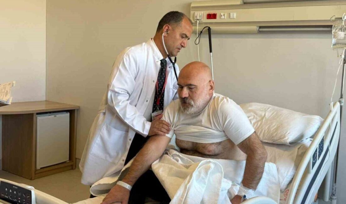 Ankara Bilkent Şehir Hastanesi Romatoloji Bölümü’nde Profesör Doktor Ahmet Omma,