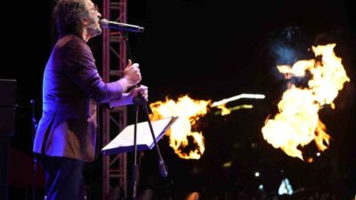 Kırıkkale’de Cumhuriyet Bayramı etkinlikleri kapsamında sahne alan şarkıcı Fettah Can,