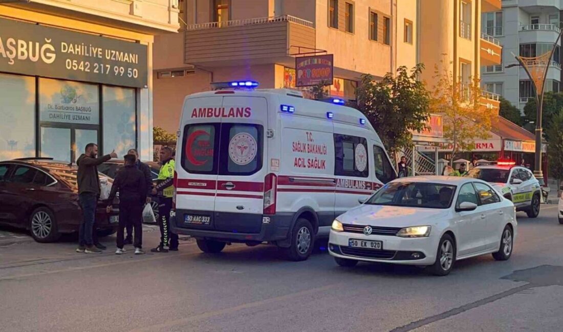 Nevşehir’de yola kontrolsüz çıkan otomobil ile aynı istikamette seyreden motosiklet