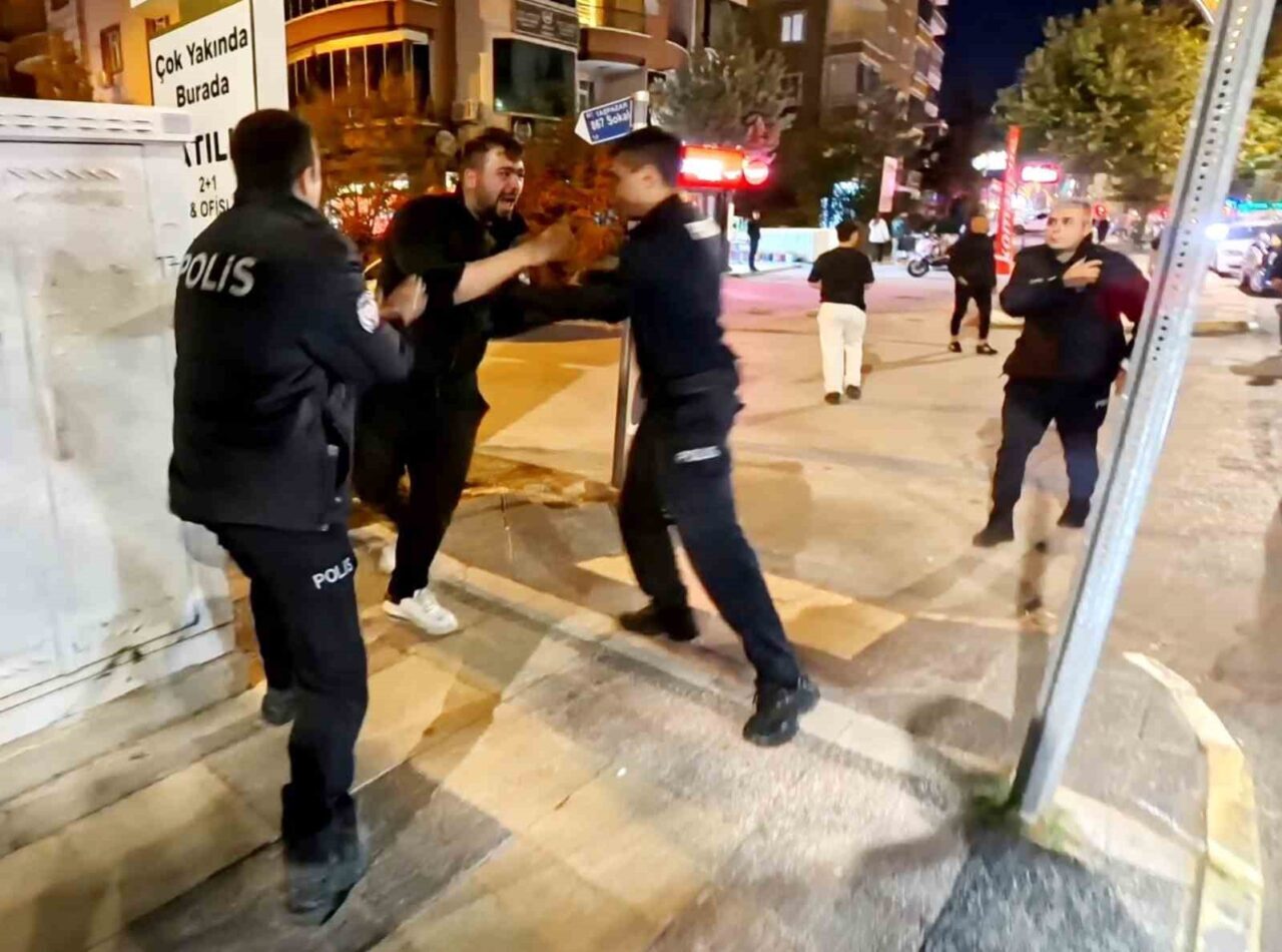 Aksaray’da yoldan geçen ve park halindeki araçlara vurarak zarar veren