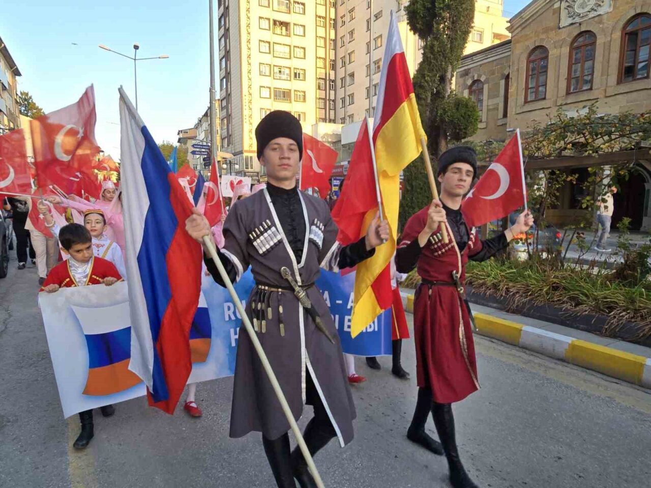 Yozgat Belediyesi tarafından bu yıl ilki düzenlenen Uluslararası Halk Dansları