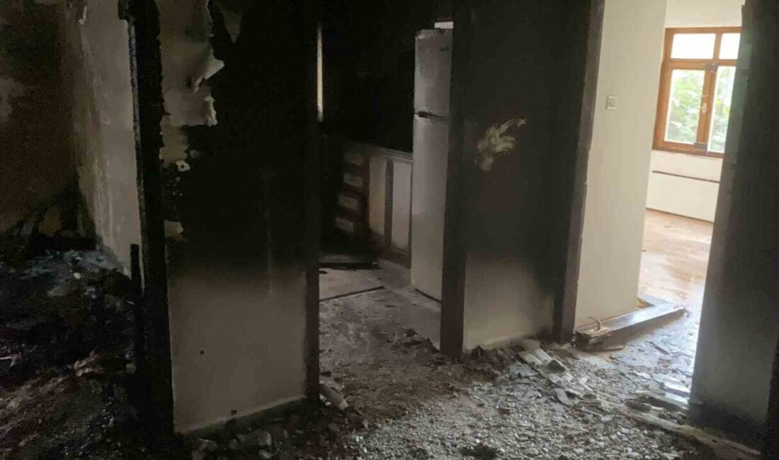 Başkent Ankara’nın Keçiören ilçesinde 4 katlı binada yangın çıktı.