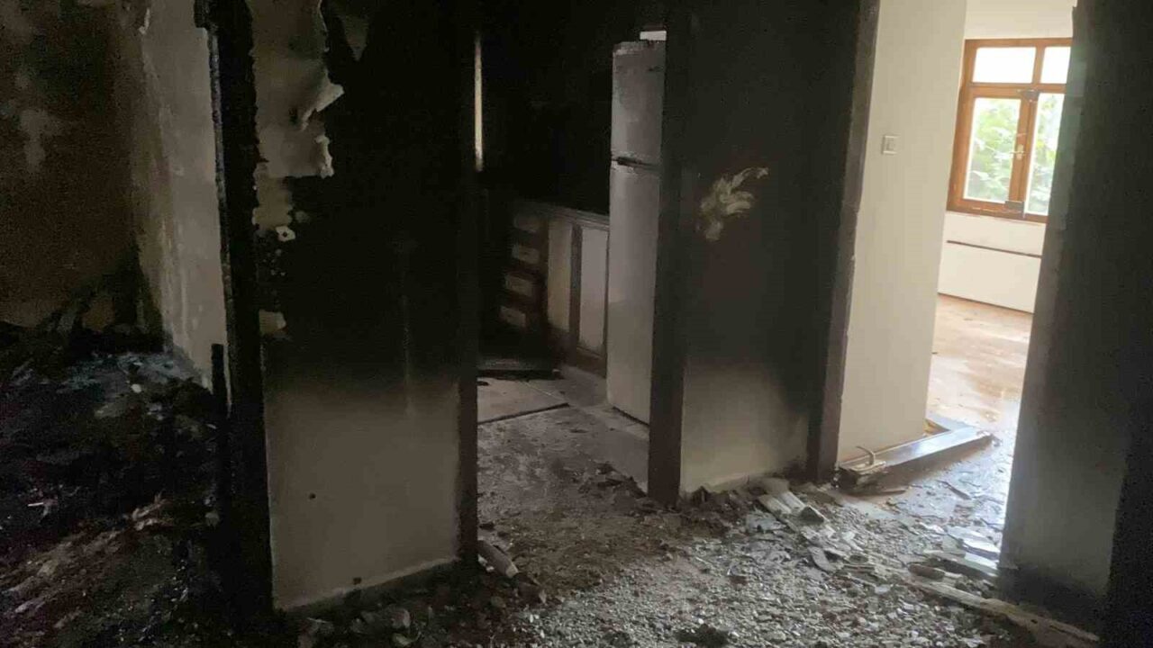 Başkent Ankara’nın Keçiören ilçesinde 4 katlı binada yangın çıktı.