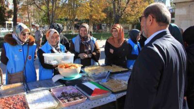 Karaman’da Gazze yararına hayır çarşısı düzenlendi.