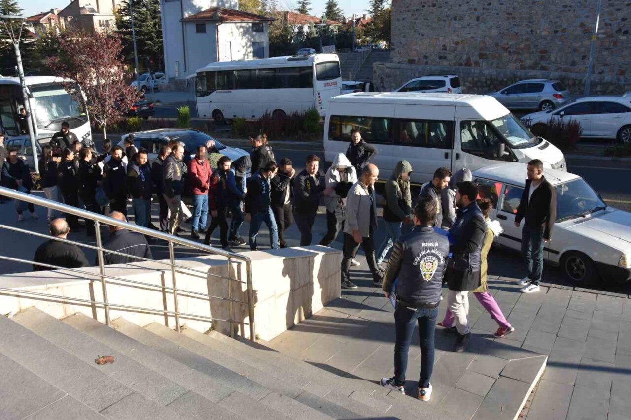Öğretmen olmak için geldiği Nevşehir’de sahte kripto yatırım sitesi kurarak