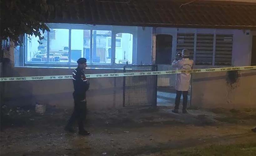 Zonguldak’ın Çaycuma ilçesinde emekli bir polis, köy kahvesine tüfekle girerek