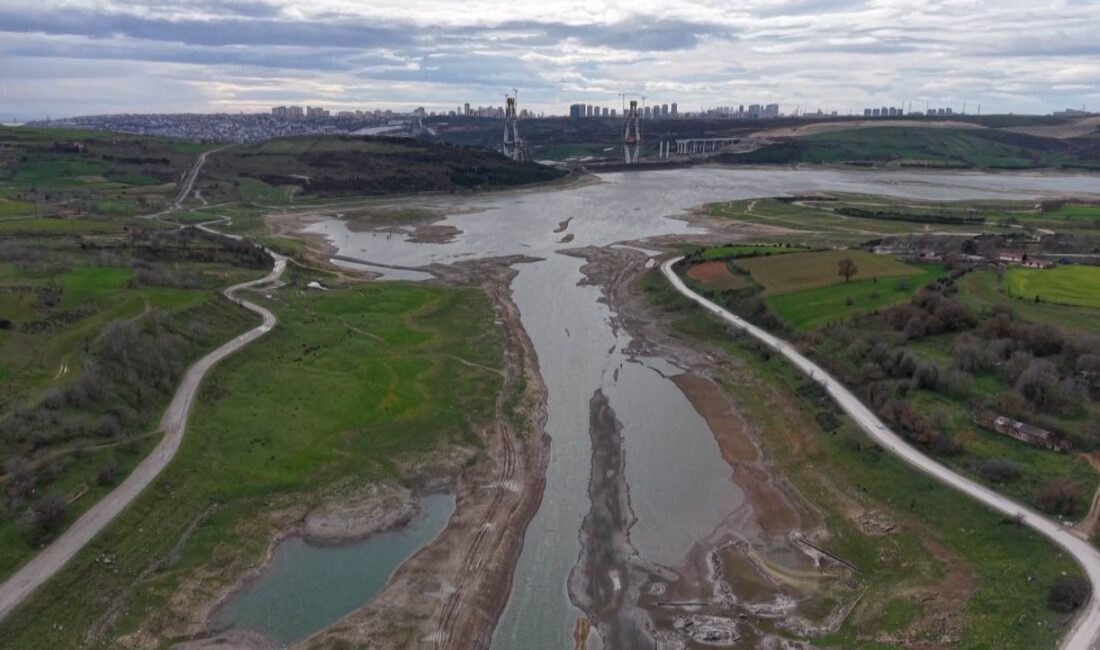 İstanbul’da Sazlıdere Barajında azalan su seviyesi kentin kuraklık ile karşı