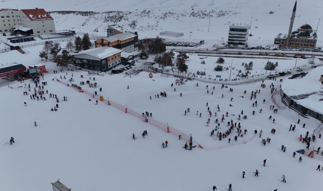 Türkiye’nin önemli kış sporları merkezlerinden olan Erciyes Kayak Merkezi’nde hem