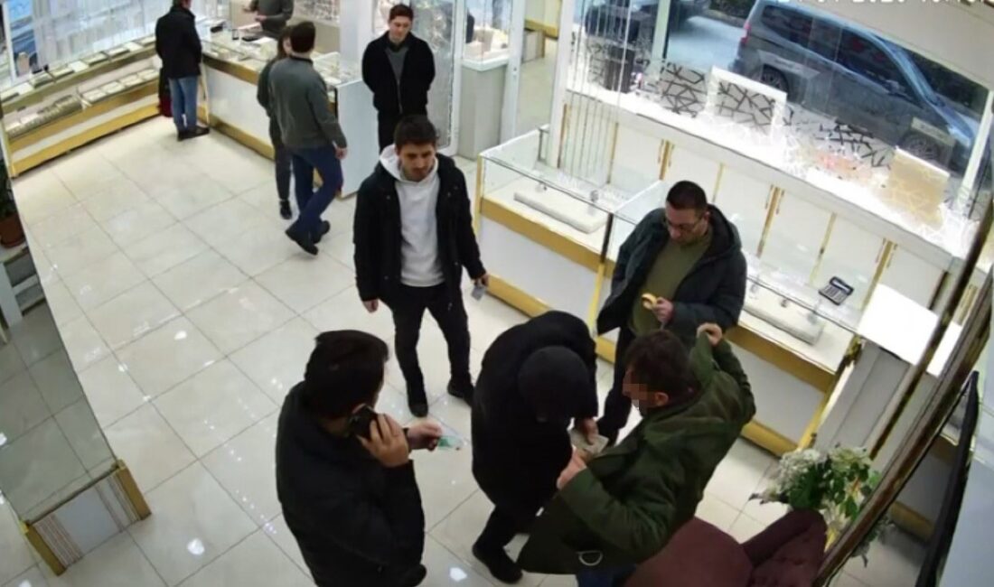 Eskişehir’de 34 gram ağırlığındaki sahte altın bilezikleri verip Cumhuriyet altını