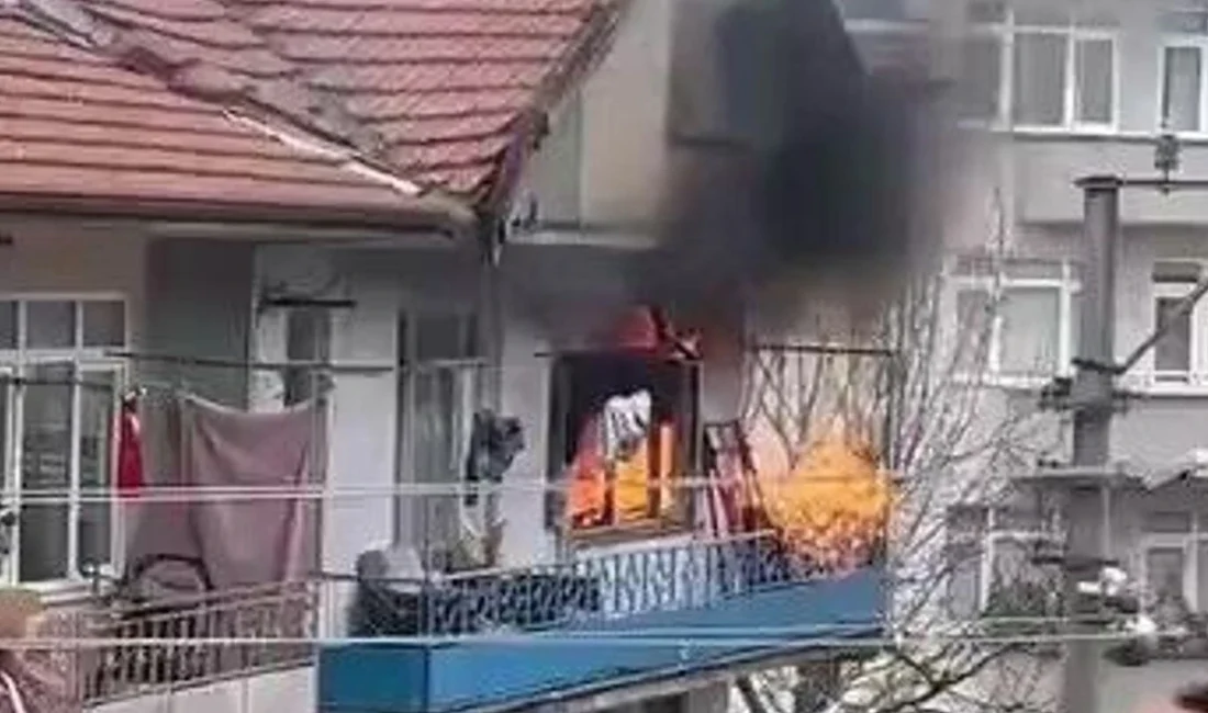 Kocaeli’de 3 katlı binanın 3. katında çıkan yangın sırasında elektrik