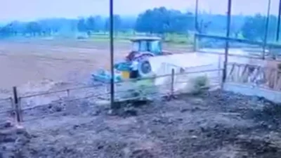 İzmir’in Kiraz ilçesinde tarlada babasına yardım eden 11 yaşındaki Mehmet