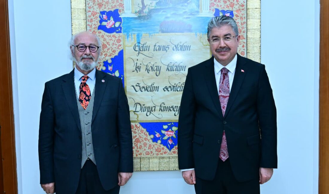 Eskişehir’de, Ömer Adil Atasoy, Erdinç Yılmaz’ı makamında ziyaret etti.