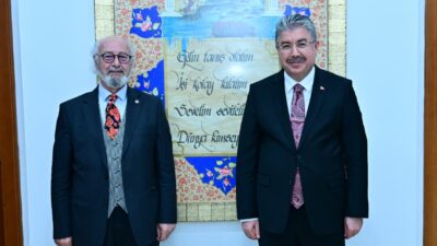 Eskişehir’de, Ömer Adil Atasoy, Erdinç Yılmaz’ı makamında ziyaret etti.