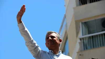 CHP Genel Başkanlığı görevinden mahkeme kararıyla uzaklaştırılan Özgür Özel, İzmir’de