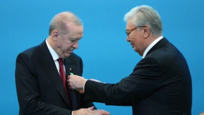 Cumhurbaşkanı Recep Tayyip Erdoğan, resmi temaslarda bulunmak üzere gittiği Kazakistan'da