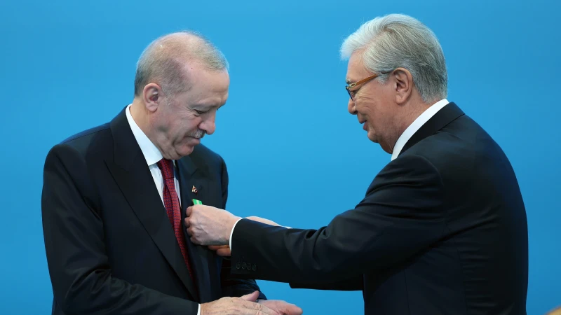 Cumhurbaşkanı Recep Tayyip Erdoğan, resmi temaslarda bulunmak üzere gittiği Kazakistan'da