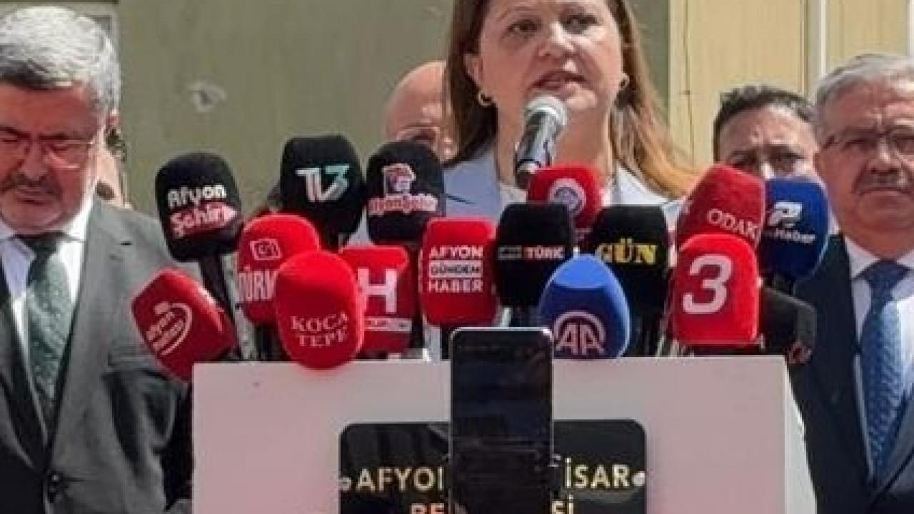 Afyonkarahisar Belediye Başkanı Burcu Köksal, AK Parti’ye katılımının ardından düzenlenen