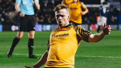 İngiltere Championship play-off yarı final rövanş maçında Millwall'u 2-0 yenen
