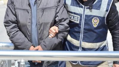 İstanbul'da, tramvayda yankesicilik yaptıkları iddiasıyla gözaltına alınan yabancı uyruklu 3