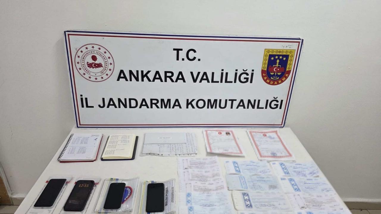 Ankara merkezli tefecilik operasyonunda jandarma ekipleri 5 şüpheliyi kıskıvrak yakaladı.
